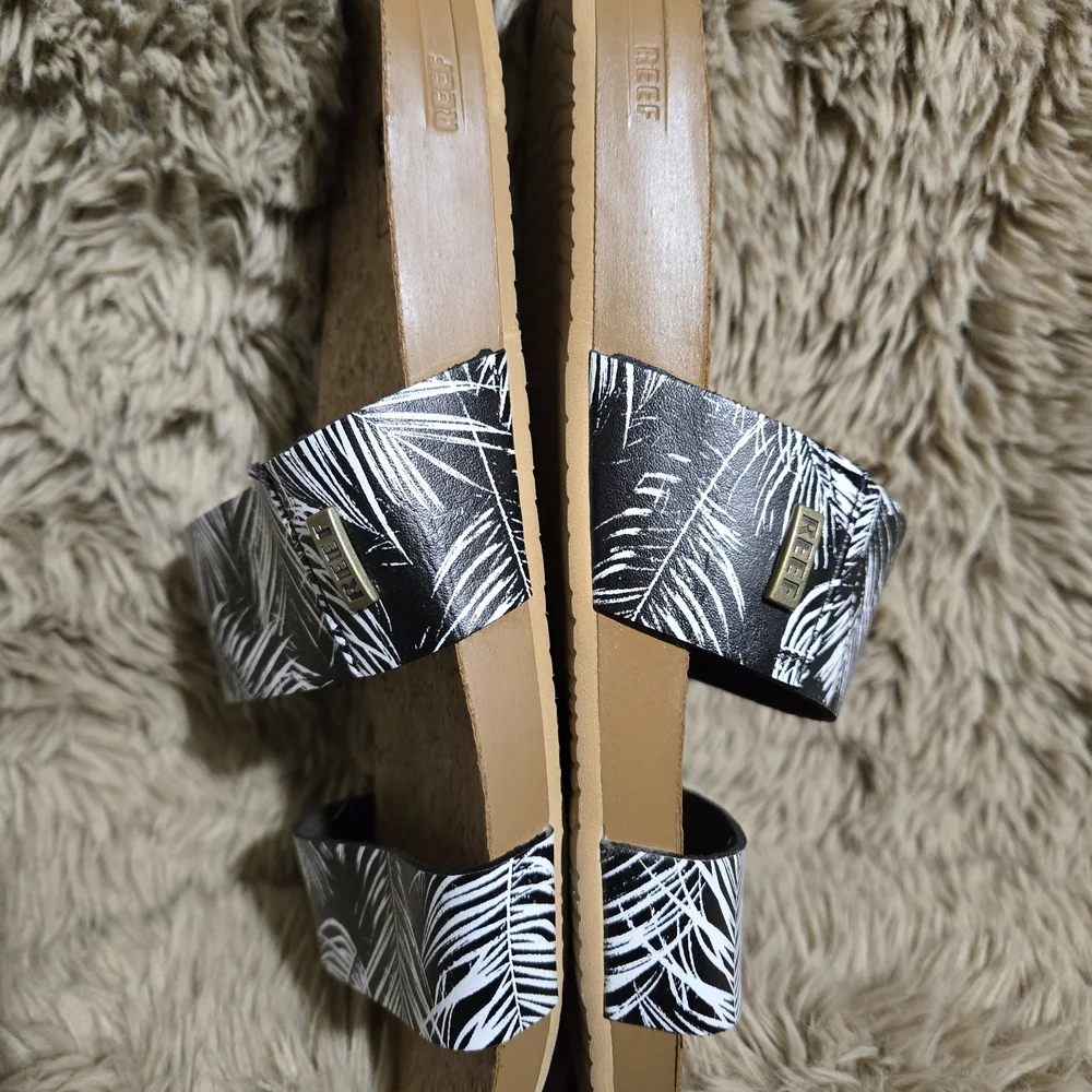 Reef Vegan Black and White Slider Sandals Tropical Print - Picture 4 of 7